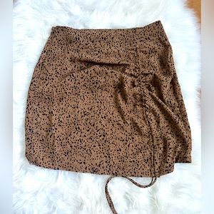 Cute short brown and black skirt with side cinch detail. Great for fall!